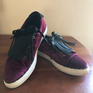 Burgundy sneakers with fringe